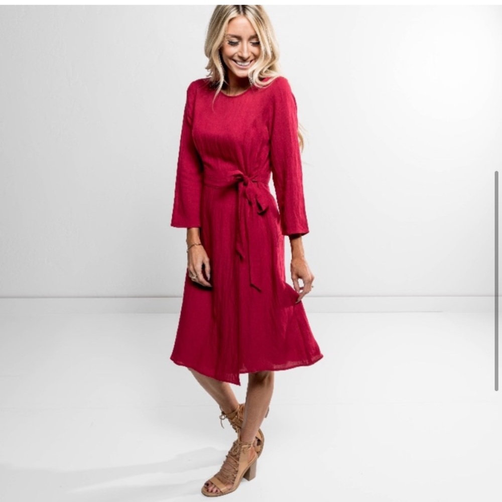 Flattering Cherry red 3/4 trumpet sleeve tie waist midi dress NWT BTQ NEW